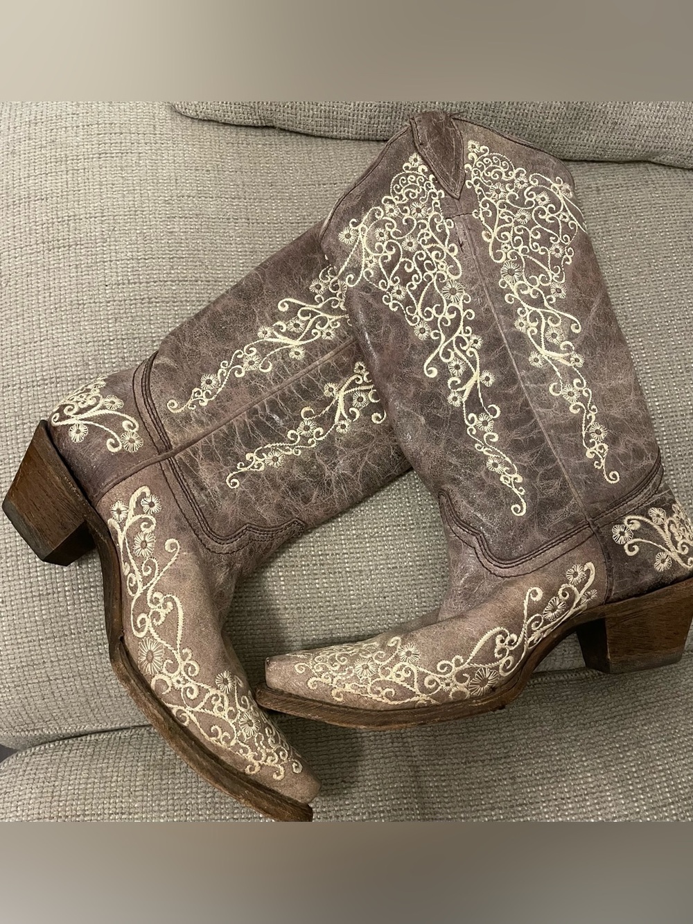 Corral Women's Crater Brown Distressed Leather Embroidered Snip Toe Boot 7.5M